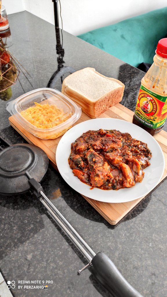 Tsholanang_Z's tweet image. #PureBeer #DStvDeliciousFestival2022 we are ready. Nice pairings with the beer