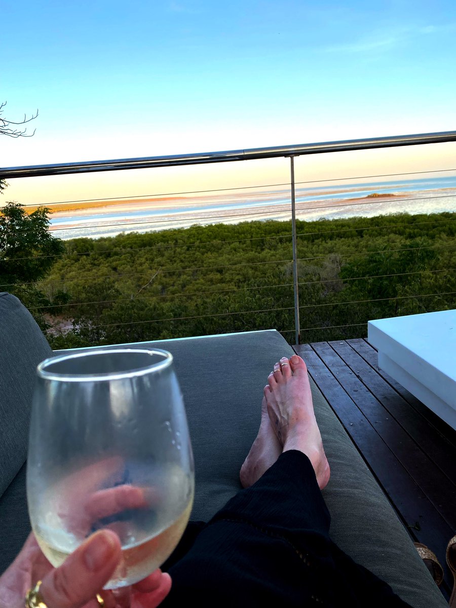 kelstar220's tweet photo. After a very rough day, I am very lucky to drive and chill looking out at this scenery #Broome #Broometime https://t.co/kjyPtgeQEf