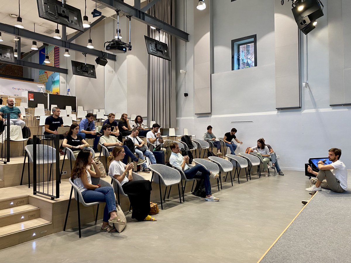 Segundo día de #GrowthAcademy: #Sustainability🌱 cargado de mentorías y networking con estas increíbles startups. Primero, pitches de las 11 empresas🎤
 
Después, trabajaremos con Inés de Juan, Account Manager en YouTube y Javier Llorden, Sales Advisor Specialist en B2B STARTUPS.