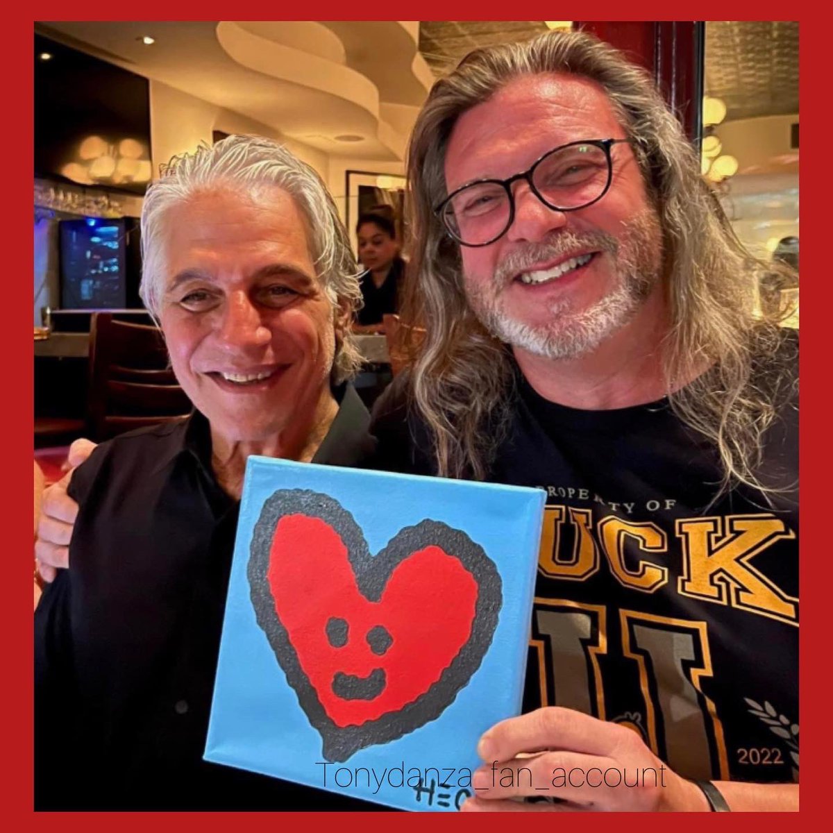 TonyDanza_fan's tweet photo. About this Night ; it looked like a great night 😍 I melt 🥹 I adore these photos 🥰🥰🥰 Tony is back in New York (for my greatest happiness) 🥹 and the evening is happening at @mannysbistrony ❤️ a bit like he was "à la maison" in fact 🇫🇷😁 #tonydanza #art #edheck #heck #heart https://t.co/eYo0nPPUOT