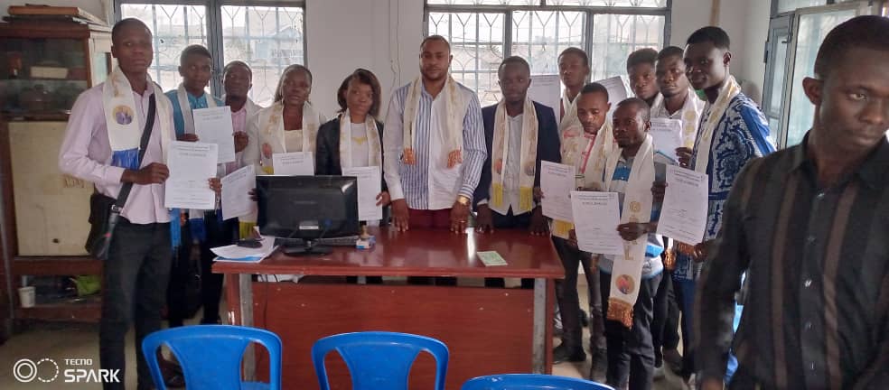 GPKL_ongd's tweet photo. #AdhésionGPKL : Quelques jeunes de la Commune de Kinseso ont accepté de nous rejoindre pour qu'ensemble puissions relever le défi du développement de la RDC en général et de la jeunesse en particulier. "Seul on va vite, ensemble on va loin". Contact : +243823876118. #GPKL_ASBL https://t.co/5TBQYHSwkq