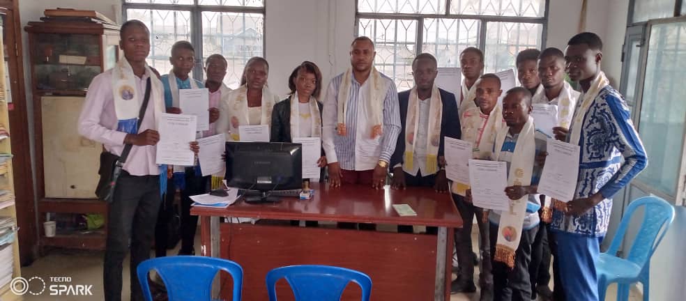 GPKL_ongd's tweet photo. #AdhésionGPKL : Quelques jeunes de la Commune de Kinseso ont accepté de nous rejoindre pour qu'ensemble puissions relever le défi du développement de la RDC en général et de la jeunesse en particulier. "Seul on va vite, ensemble on va loin". Contact : +243823876118. #GPKL_ASBL https://t.co/5TBQYHSwkq