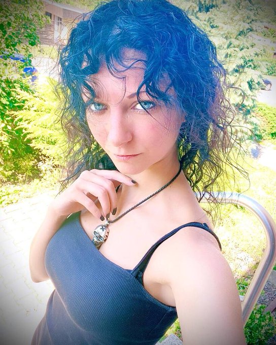 Summer is fading&hellip; 🌚  #lailabanx #cute #curlyhair #blackhair #blueeyes #blueeyedgirl #skull #summer #summervibes<a href="/tag/lailabanx"class="tags">#lailabanx</a><a href="/tag/cute"class="tags">#cute</a><a href="/tag/curlyhair"class="tags">#curlyhair</a><a href="/tag/summer"class="tags"><span>#summer</span></a><a href="/tag/blueeyes"class="tags"><span>#blueeyes</span></a><a href="/tag/wednesday"class="tags"><span>#wednesday</span></a><a href="/tag/skull"class="tags"><span>#skull</span></a><a href="/tag/blackhair"class="tags"><span>#blackhair</span></a>