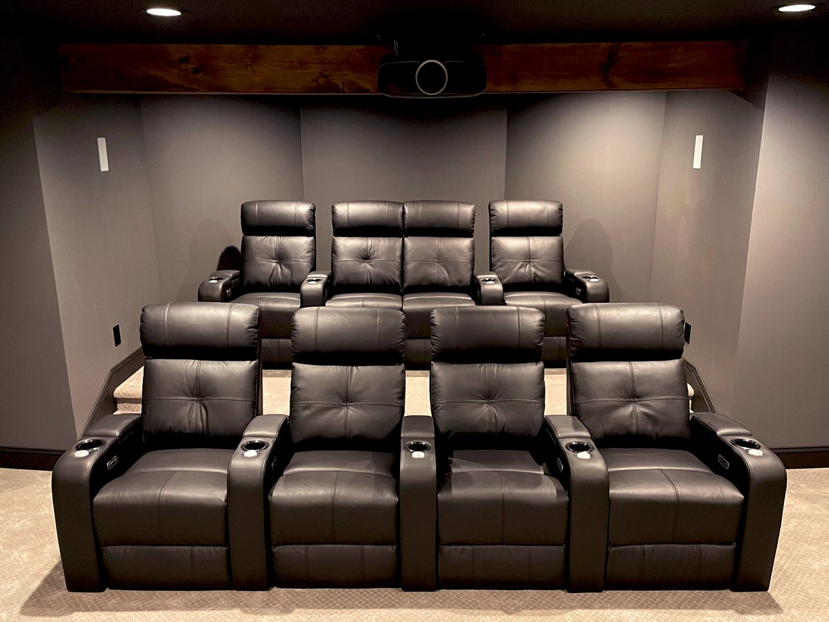 Valencia Theater Seating tweet media