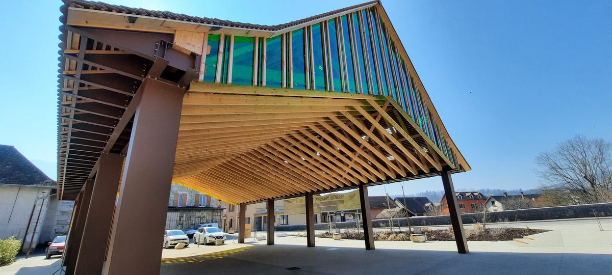 CDIsere's tweet photo. 2/2  Prix départemental 2022 de la #ConstructionBois en Isère a distingué les réalisations mettant bois et filière bois à l'honneur🏆: 
-CCSTI La Casemate,
-Halle couverte Entre-deux-Guiers,
-Logements collectifs Le Haut-Bois, 
-Habitation individuelle Entre terre et ciel... https://t.co/BMe7Uj0VeO