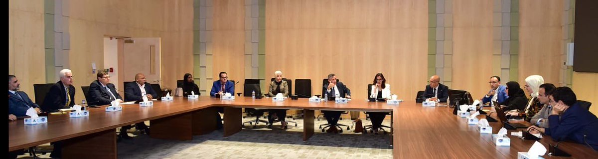 AUF_MoyenO's tweet photo. 🇶🇦 A l’occasion de l’adhésion de l’Univ. du Qatar à l’@AUF_org, conférence de presse conjointe du Directeur régional avec le Président de @QatarUniversity, l’Ambassadeur @FranceauQatar et la présidente de la #CONFREMO, suivie d’un séminaire de travail avec l’ensemble des doyens. https://t.co/9YRgVgKBhQ