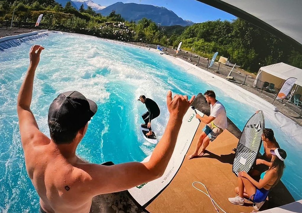 Garrisonflood's tweet image. Our Guppy Water Filled Flood Tubes are not just used in severe flood events for protection, but can also be used as a wave pool or pop-up surf park water barrier. This looks like so much fun! 🤙🏄
#floodtube #poolbarrier #waterdam #surfpark #wateroverflow #popupsurfpark #wavepool