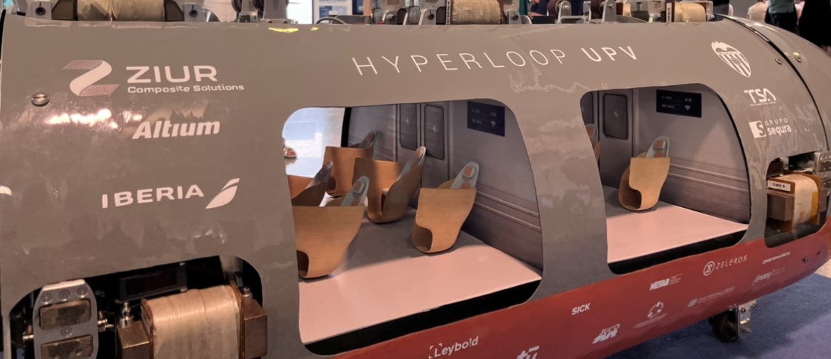 PatriciaRadua's tweet photo. Empieza en la @CACiencies el #SmartMobilityValencia con 900 inscritos, 135 empresas y las soluciones más punteras en materia de movilidad sostenible.
@AVIA_automocion https://t.co/2Povf8GGSC