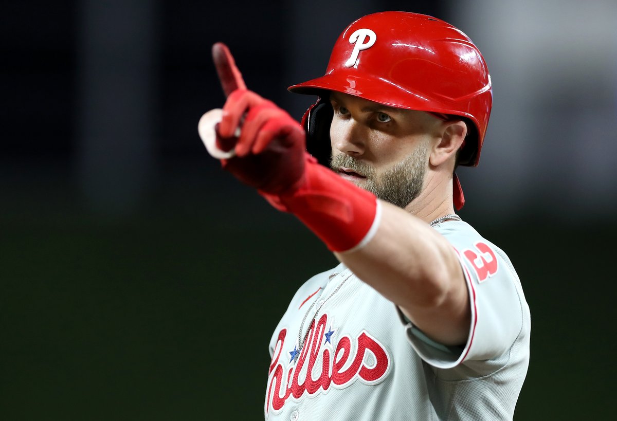 MLBNetwork's tweet photo. 4 in a row. 2nd Wild Card spot. 3 weeks left to play. 👀

Will the @Phillies end their 10-year Postseason drought? #RingTheBell https://t.co/yWAbCTcxzZ