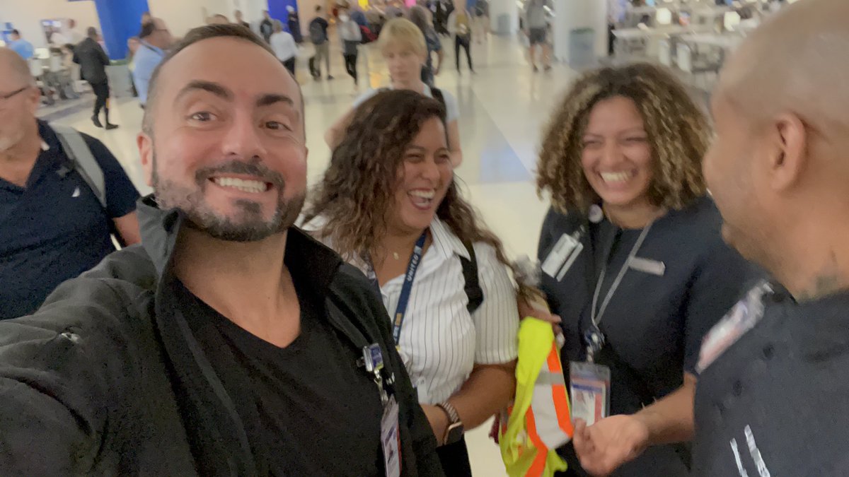 With the first person I mentored in EWR and we have a PAVERA - puertorican for LOL. #unitedconsistencyteam #beingunited #GoodLeadstheWay ⁦@Jordan_Bykowsky⁩ ⁦⁩ ⁦@MikeHannaUAL⁩ ⁦@BsquaredUA⁩ @rahman_UAL @rodney20148 ⁦@csarkari⁩ ⁦@KevinSummerlin5