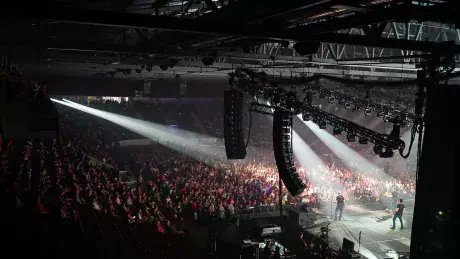 CBCEnt's tweet image. Why Bryan Adams's P.E.I. concert was a step forward for solar power cbc.ca/news/canada/pr…