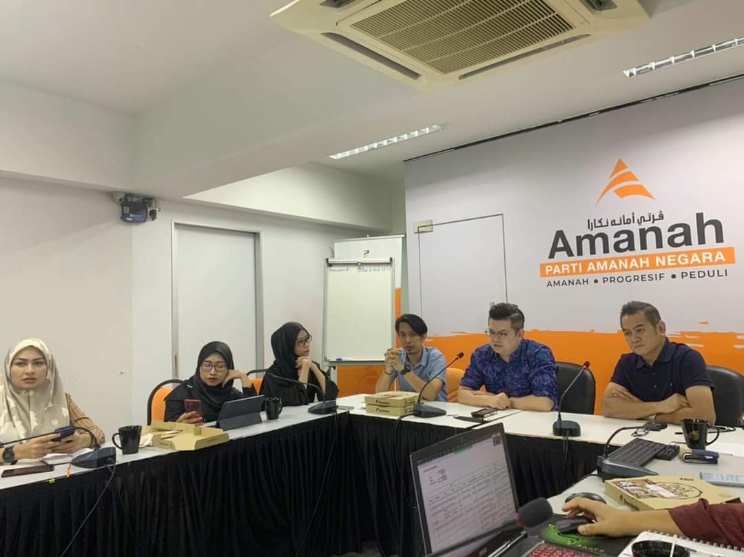 FelixJSaang's tweet photo. Menghadiri Mesyuarat Majlis Pimpinan Angkatan Muda Pakatan Harapan bertempat di Wisma Amanah Negara. Mesyuarat dipengerusikan oleh YB Dr. Kelvin Yii selaku Ketua Pemuda Pakatan Harapan Malaysia. #UpkoProgresif #EqualPartners #AngkatanMudaPH #SabahTanahAirku https://t.co/WIaaIvJL82