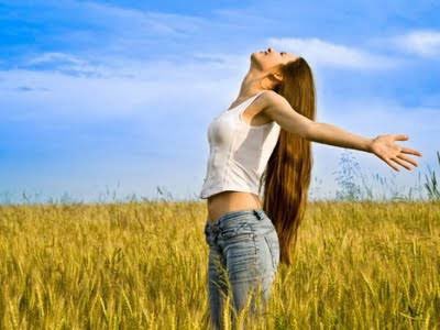 ¡Un aplauso!
Por el que camina, aún descalzo.
Por el que ríe, sin razón.
Por el que sana, con dolor.
¡Un aplauso! Por el que sigue adelante a pesar de todo ❤️
Buenos días #FelizMiércoles