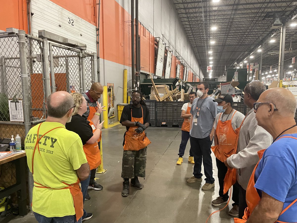 ⁦<a href="/THDKaitlynLake/">Kaitlyn Lake</a>⁩ leading Safety Stand Downs on Inbound and Recycle. Find those Batteries!! ⁦@mmusick77⁩ ⁦<a href="/thd_dlussier/">deb lussier</a>⁩ ⁦<a href="/HDRLC8615/">Home Depot RLC 8615</a>⁩