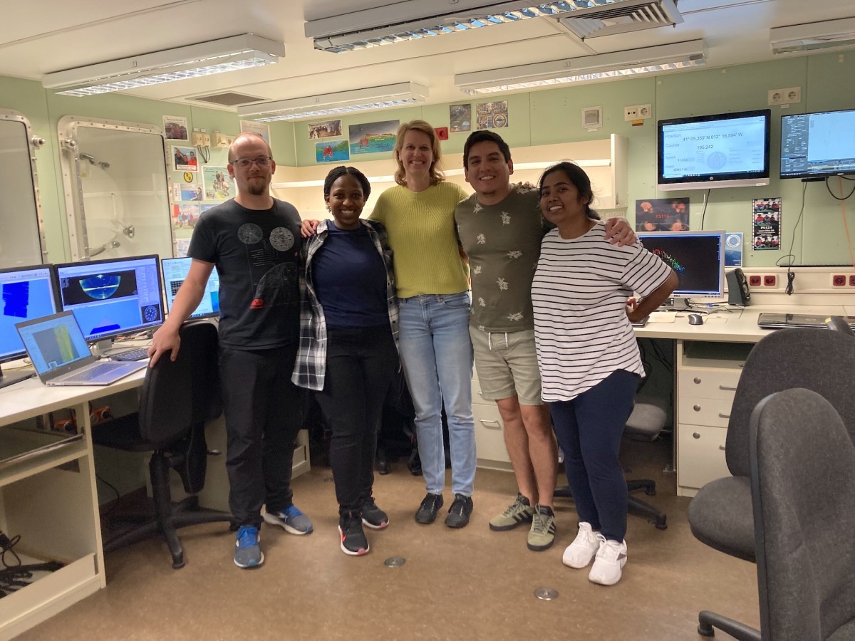 ibcso's tweet photo. The mean age of the #seafloor is ~64 million yrs old (https://t.co/MW6rjUnXAx), but #oceanmapping is a relatively new thing (~65 years, #MarieTharp). Cheers from our very own IBCSO gang on board #PS132 teaching #bathymetry during @AWI_Media summer school #NoSoAt 💙@UNOceanDecade https://t.co/NOOrBE8d9t