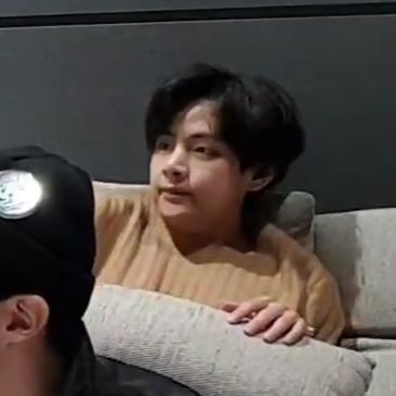 Healinghours7's tweet photo. "Love and comfort are stored in taehyung's cheeks”- an adorable thread https://t.co/gNMwnNP0mv