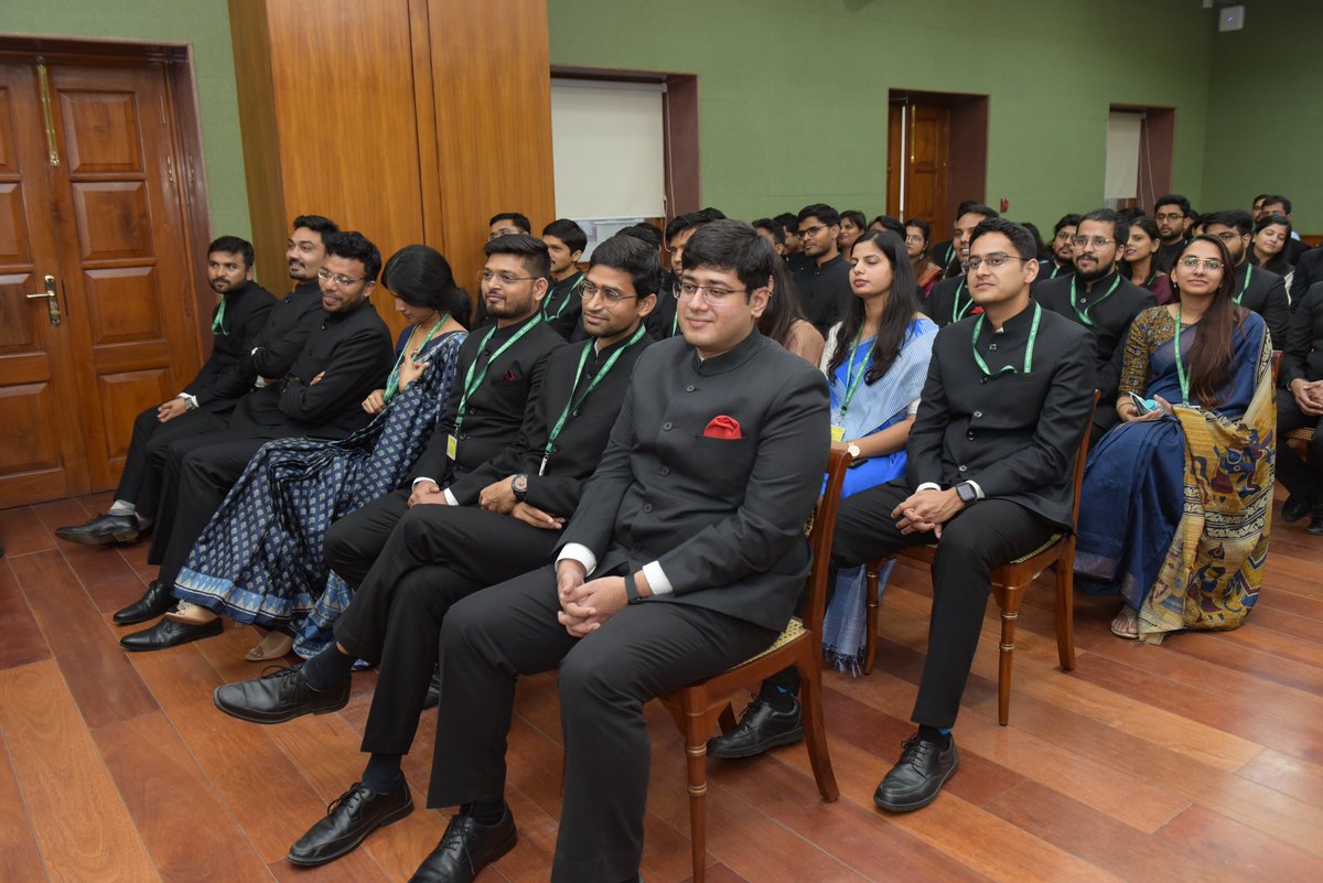 VPIndia's tweet photo. Hon’ble Vice President, Shri Jagdeep Dhankhar addressed the gathering of IAS officers of the 2020 batch at Upa-Rashtrapati Nivas today. @IASassociation @DoPTGoI https://t.co/5olNjyqZt7
