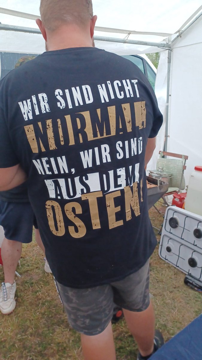TimLoe308's tweet photo. #ossi #Emmenrausch #Motorrad #GoitzscheFront https://t.co/p3REB23u2B