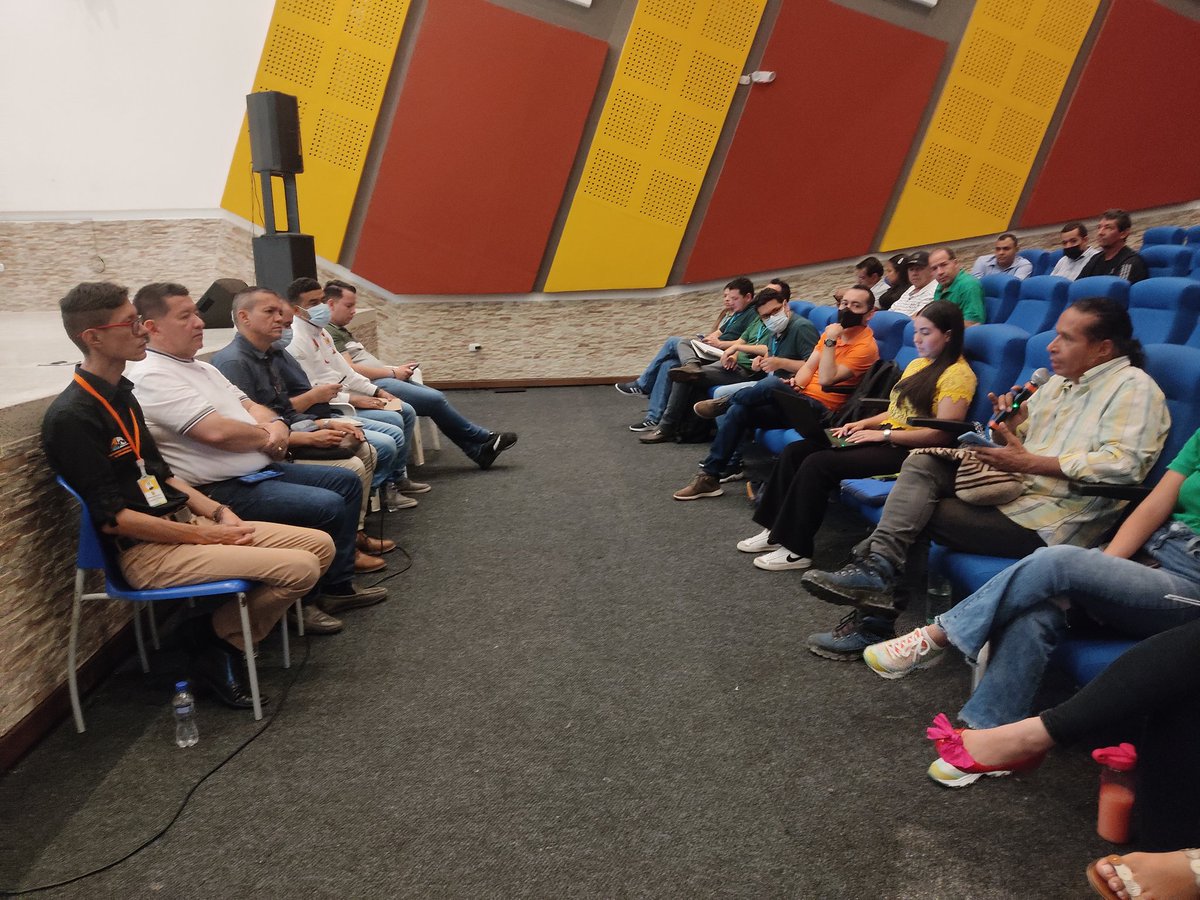 GobMpalCastilla's tweet photo. #AEstaHora | La Administración Municipal en cabeza del alcalde Fernando Amézquita, asiste a la reunión de seguimiento de la gestión del riesgo del rio guamal, acciones concernientes a los dos municipios vecinos. 
¡Seguimos! 
#TrabajandoUnidos Por Castilla La Nueva https://t.co/HsiltuNteL