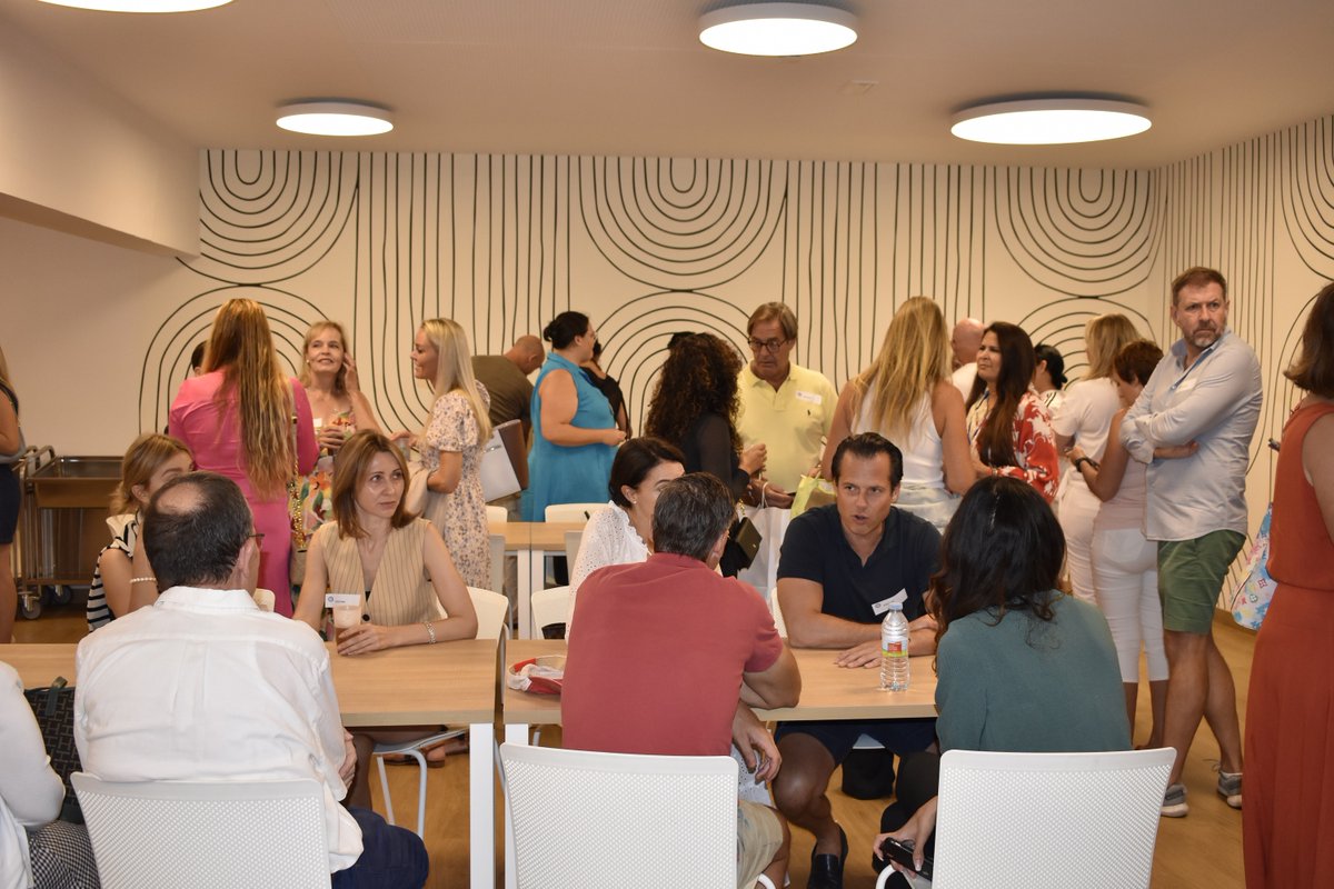 alohacollege's tweet photo. Over 100 parents enjoyed our coffee morning today - a big thank you to the Parents' Society for organising such an event!! π #alohacollege #family https://t.co/tPllJ1joAP
