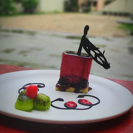MitterParminder's tweet photo. The Cherry Delighted
Appreciated by the esteemed guests
Cherry Delight
#Cherrymousse
#Cherryjelly
#ChocolateJaconde
#SableBreton https://t.co/TFrdGROjax