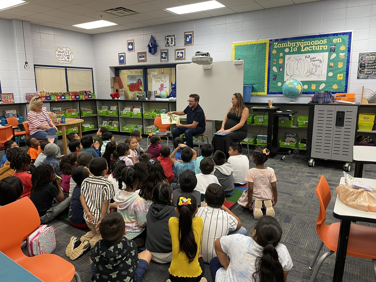 MsKThompsonCST's tweet photo. Thank you Tad, Kara, and Drex from @B985FM for reading to us and raising money for @EverybodyWinsGA! @MimosaManatee https://t.co/vD4IRDGV6r
