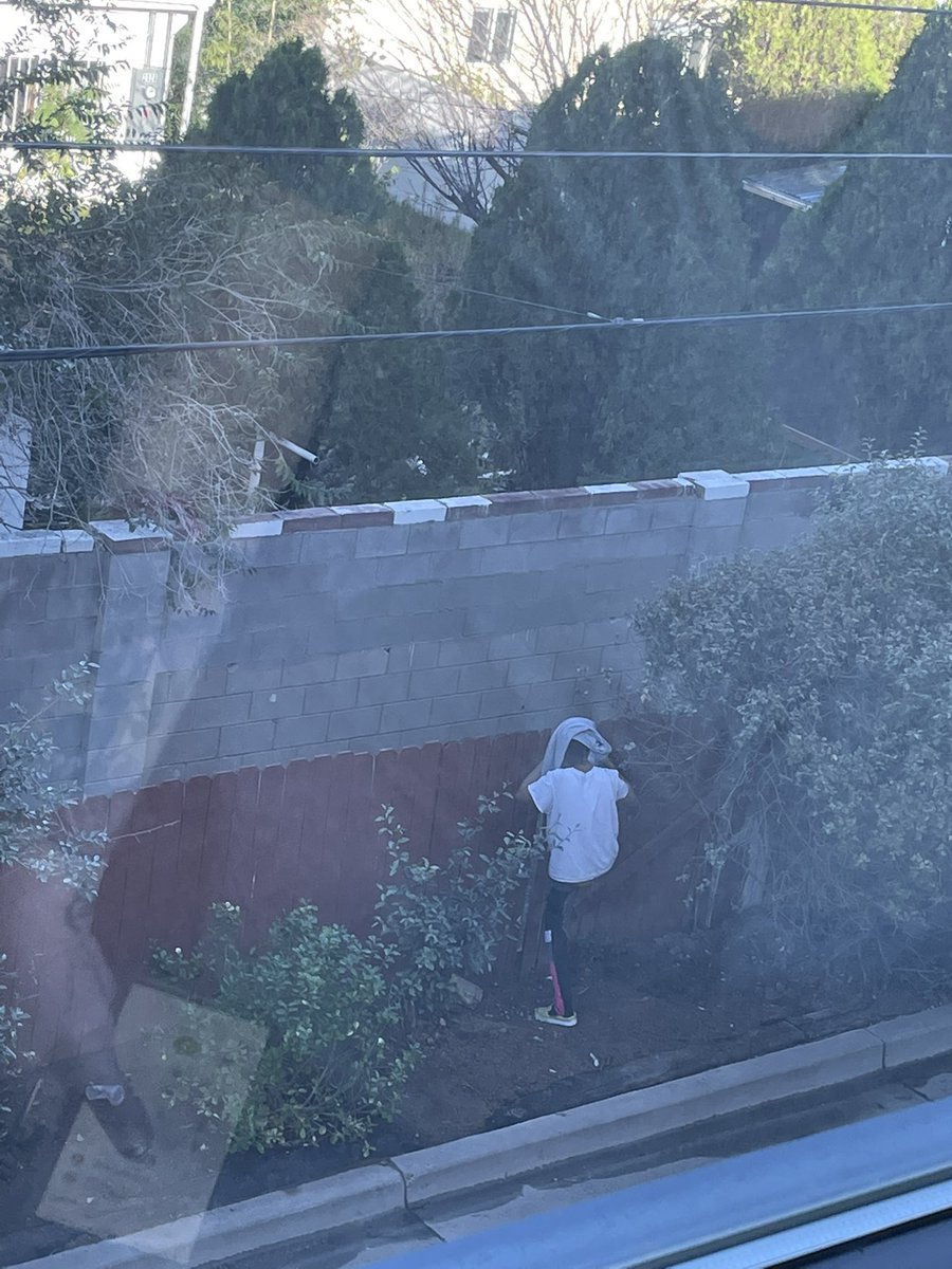 MrDougPeterson's tweet photo. This morning at 2325 San Pedro NE. Not only did he not leave when we asked him, he didn’t even pull up his pants. @MayorKeller @ABQPOLICE @TammyFiebelkorn @VisitABQ @StartBragging @ABQBalloonFiest @Lara_Listens https://t.co/AsGmjnxrJm