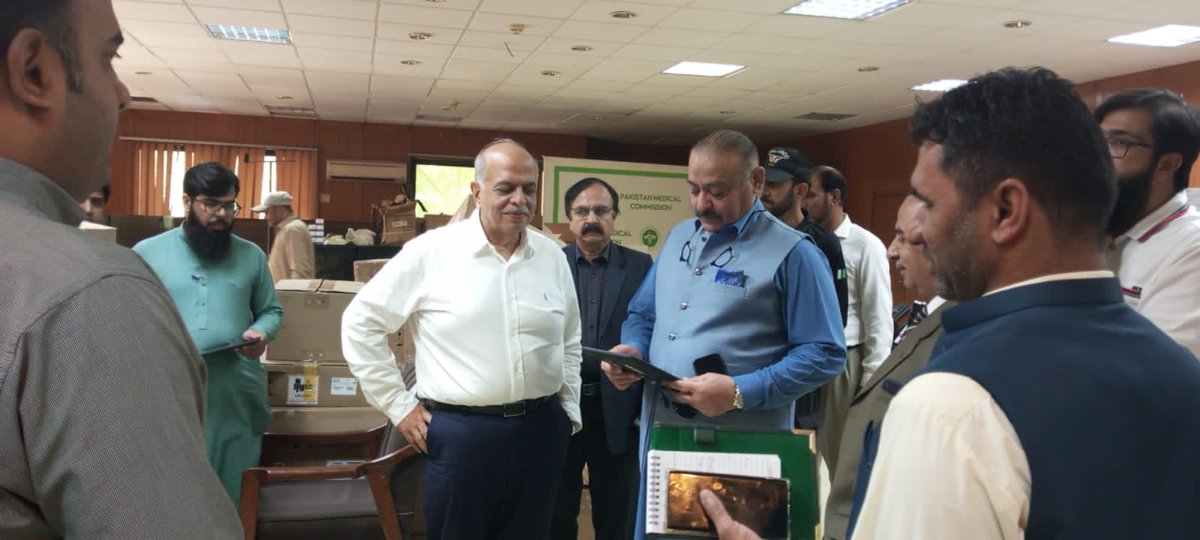 pmdcofficial's tweet photo. Federal Minister for Health Abdul Qadir Patel pays a surprise visit to PMC, expressed satisfaction on the working of PMC. Federal Minister also directed PMC to hold MDCAT exam on one day throughout Pakistan. https://t.co/gArYBNUcPr