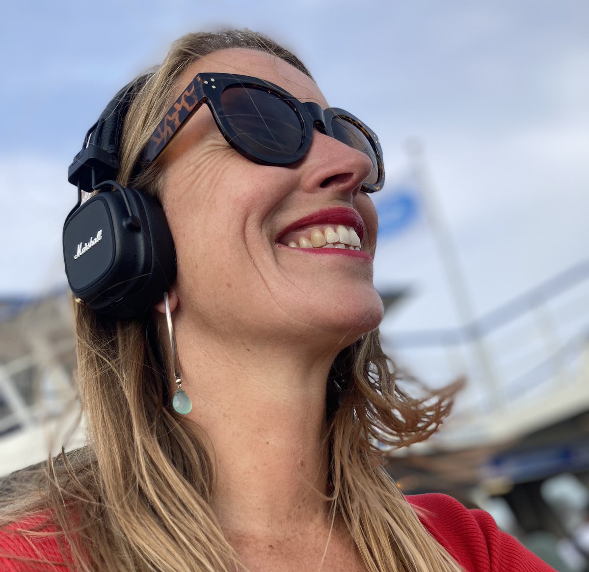Tijdmakers's tweet photo. Heb deze fijne Marshall Major IV koptelefoon net in trein 14:47 van Leiden naar Adam Zuid WTC laten liggen 😢 en hoop nu zo dat vinder ‘m aan conducteur wil geven! #lostandfound @NS_online https://t.co/FuYlkoKe7Q
