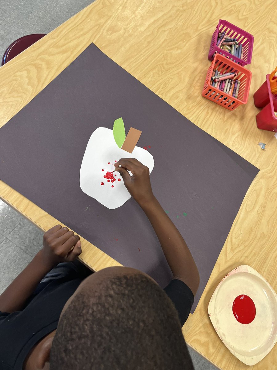 artsyjojode's tweet photo. Apple season!🍎 #elementaryartists https://t.co/oujZMVE0bz