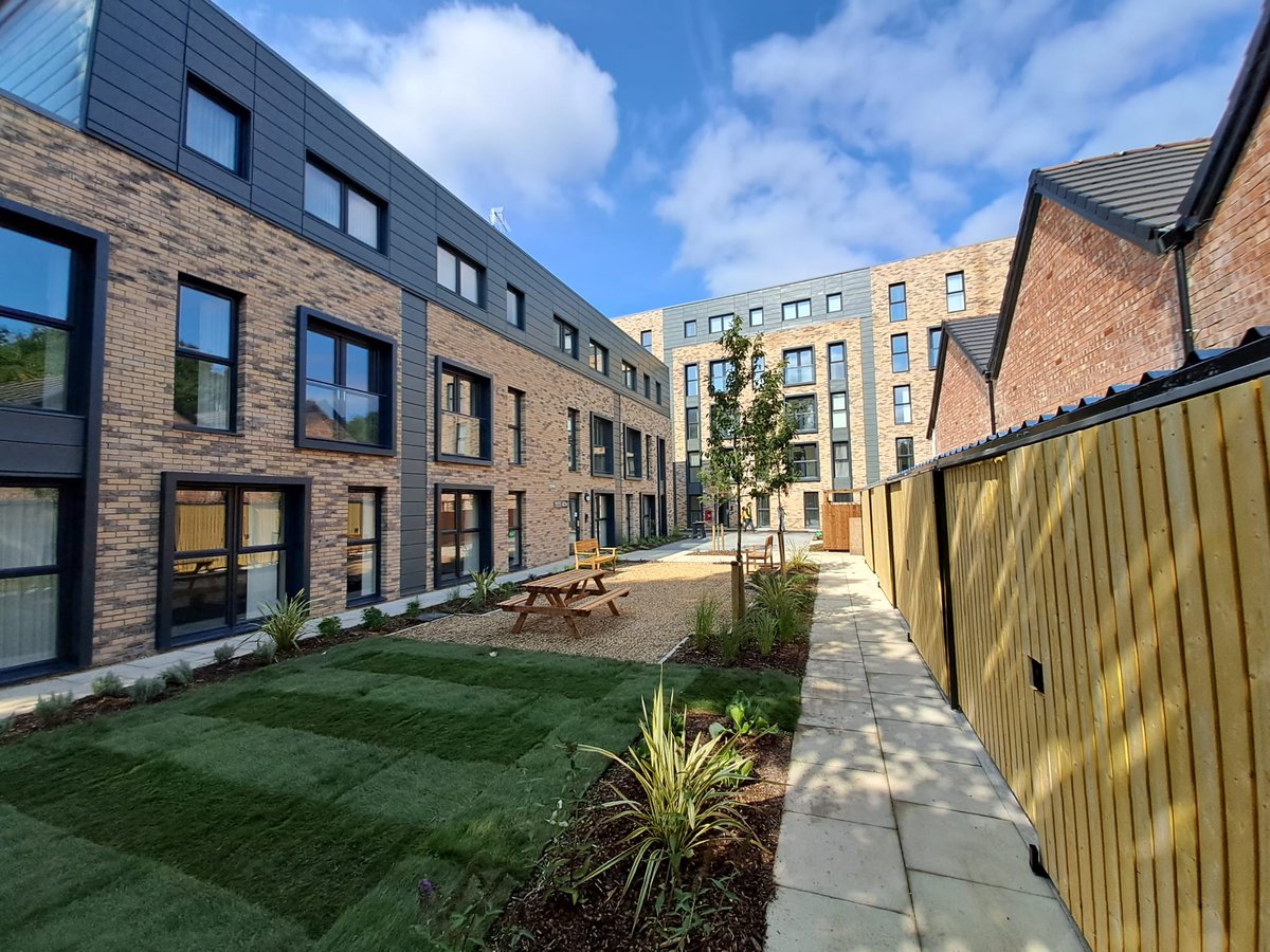 Just a few images of a stunning project for @SouthwayHousing in #Chorlton. The 39 Apartments were designed by @DV_Architects. Key members of the Team were @_markhams and @RidgeLLP. Funding from @HomesEngland.