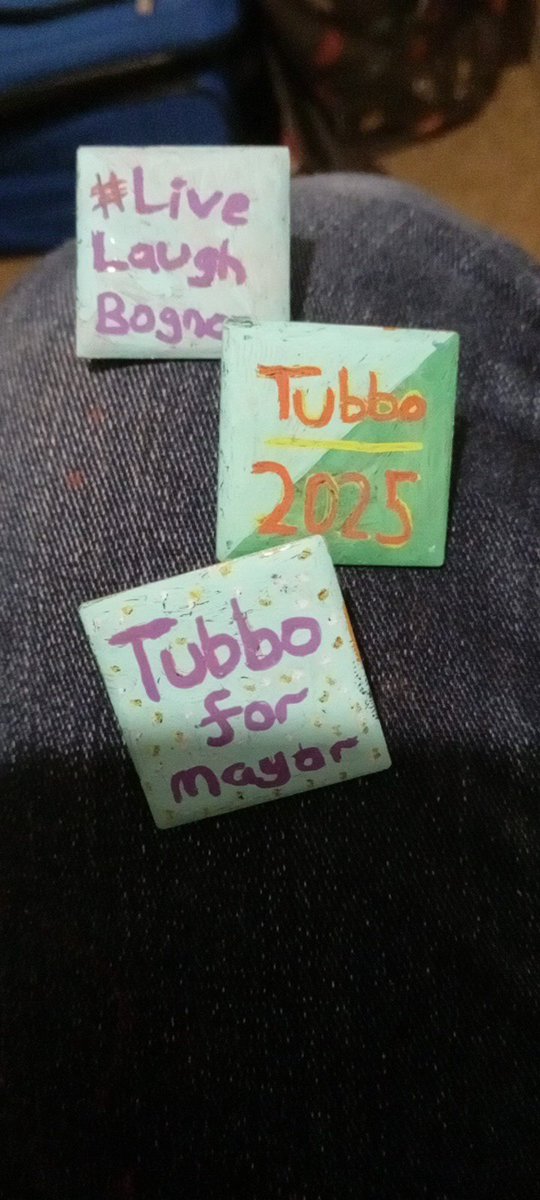Ceroman_'s tweet photo. @TubboLive @TubboTWO
I made some pins for your campaign
#LiveLaughBognor https://t.co/NZFwM31ATX