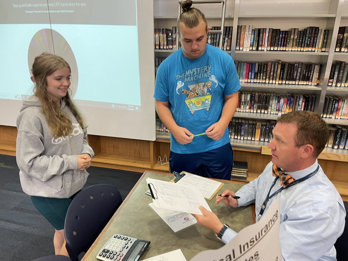 CCPSInstruction's tweet photo. CCHS Econ and Personal Finance students practice real-life skills in creating household budgets, saving money, making investments, selecting insurance options, and planning for retirement. @CCPSCCHS @CTE4CCPS https://t.co/zIlOWCgnHt