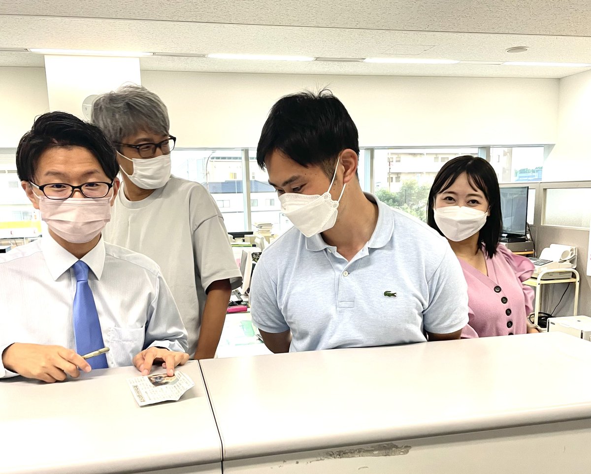 obs_ma's tweet photo. この4人に吹き出しをつけるなら？🤣
(夕方ニュース前にパシャリ。笑)

きょうのこげなん中高生見っけ♪
トピッカー岸原さんが太鼓判を押すイケメン2人にインタビュー🫶
https://t.co/dgETAoOqem #radiko 

💿#aiko #夏恋のライフ https://t.co/J0G6x0pDPo