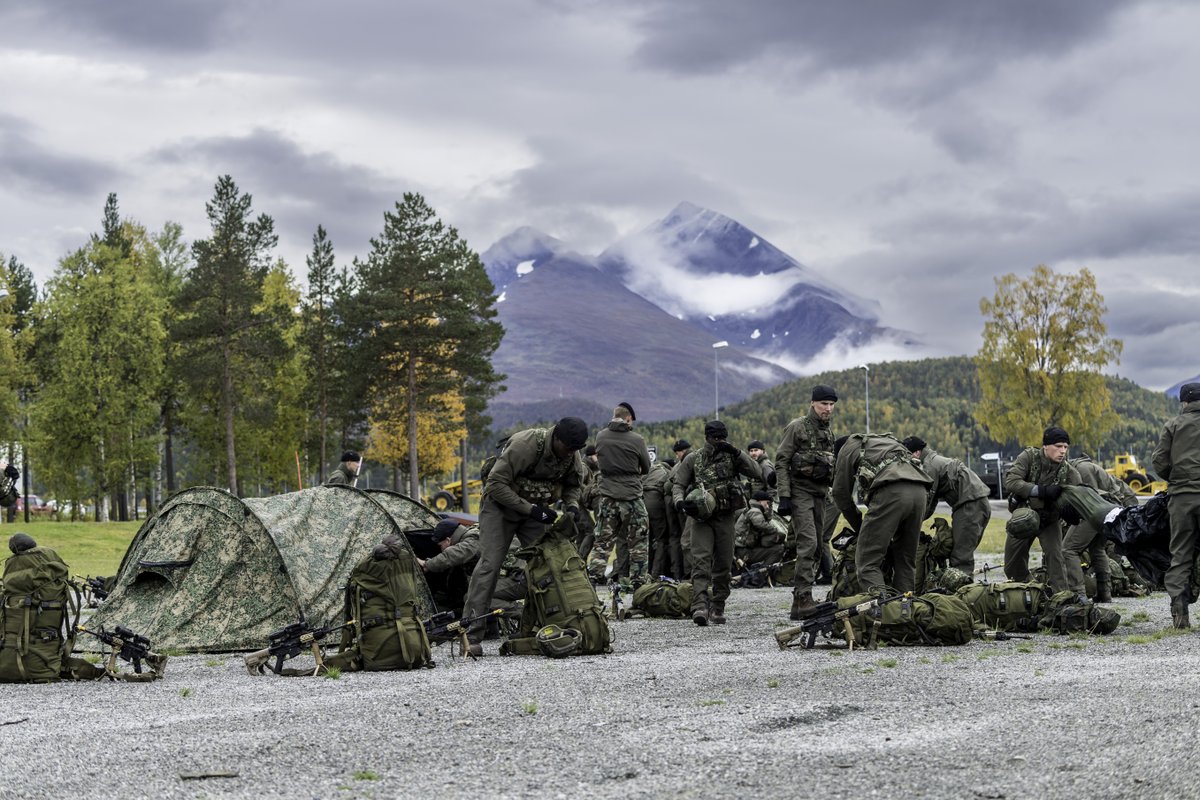 De #mariniers zijn gearriveerd in Noorwegen voor de jaarlijkse Joint Mountain Training. De aankomende weken houden wij jullie via onze social media kanalen op de hoogte van deze zware bergtraining op de Noordflank van Europa. #QPO #Kracht #JMT