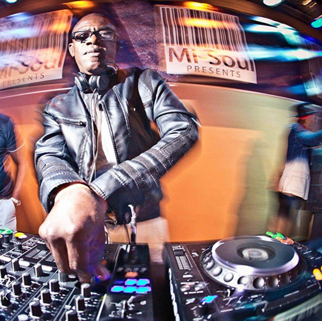 What's your favourite @DjBookerT tune? 

One of ours is this classic remix...
youtube.com/watch?v=uGcRj0…
Who remembers Kiss Lords of the Underground!!!

We cannot wait to see what he has in his party bag for Saturday night. Tickets on RA ra.co/events/1555068