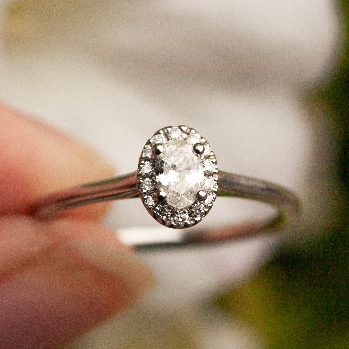 JordanJewellers's tweet photo. ✨NEW ARRIVAL✨
Isn't this platinum oval diamond halo ring divine! It would be the perfect ring to give to that special someone! 😍

https://t.co/RXtTfuQ3qB https://t.co/ajJpoPBrtV