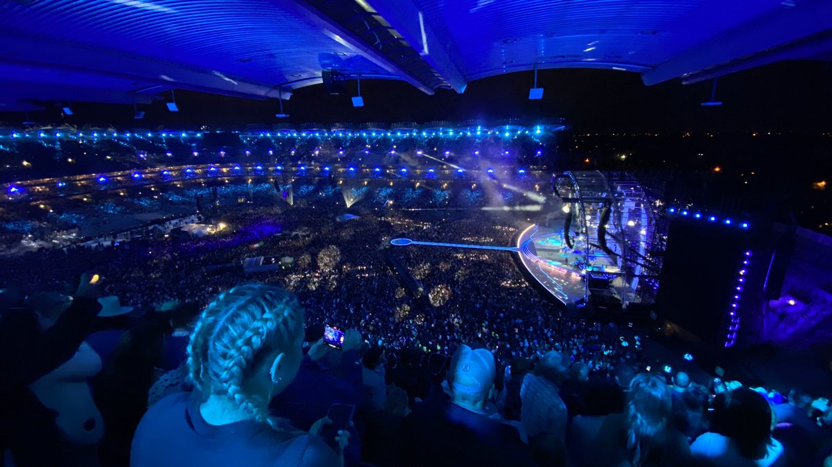 Missed ‘97 (as was only 16), got tickets to the cancelled ‘14 gig, but I finally got to see Garth live last Friday in glorious Dublin! 🇮🇪 Lets just say I was very emotional! Unforgettable night ❤️❤️ #GARTHinIRELAND <a href="/garthbrooks/">Garth Brooks</a>