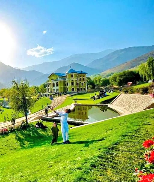 Afghanistan_5's tweet photo. Royal palaces in Paghman valley Kabul.

📸 Faryad Hotak https://t.co/uhEzFrUfkP