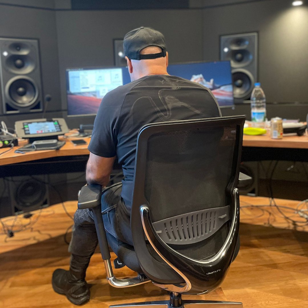 djrogersanchez's tweet photo. Studio days working on my new #Album 🎹 at @TileyardLondon…
Looking forward to sharing #NewMusic when it’s ready 😎
#RogerSanchez #TileyardStudios #London #AlbumMode #HouseMusic #MusicProducer https://t.co/JzuAaGLiAt