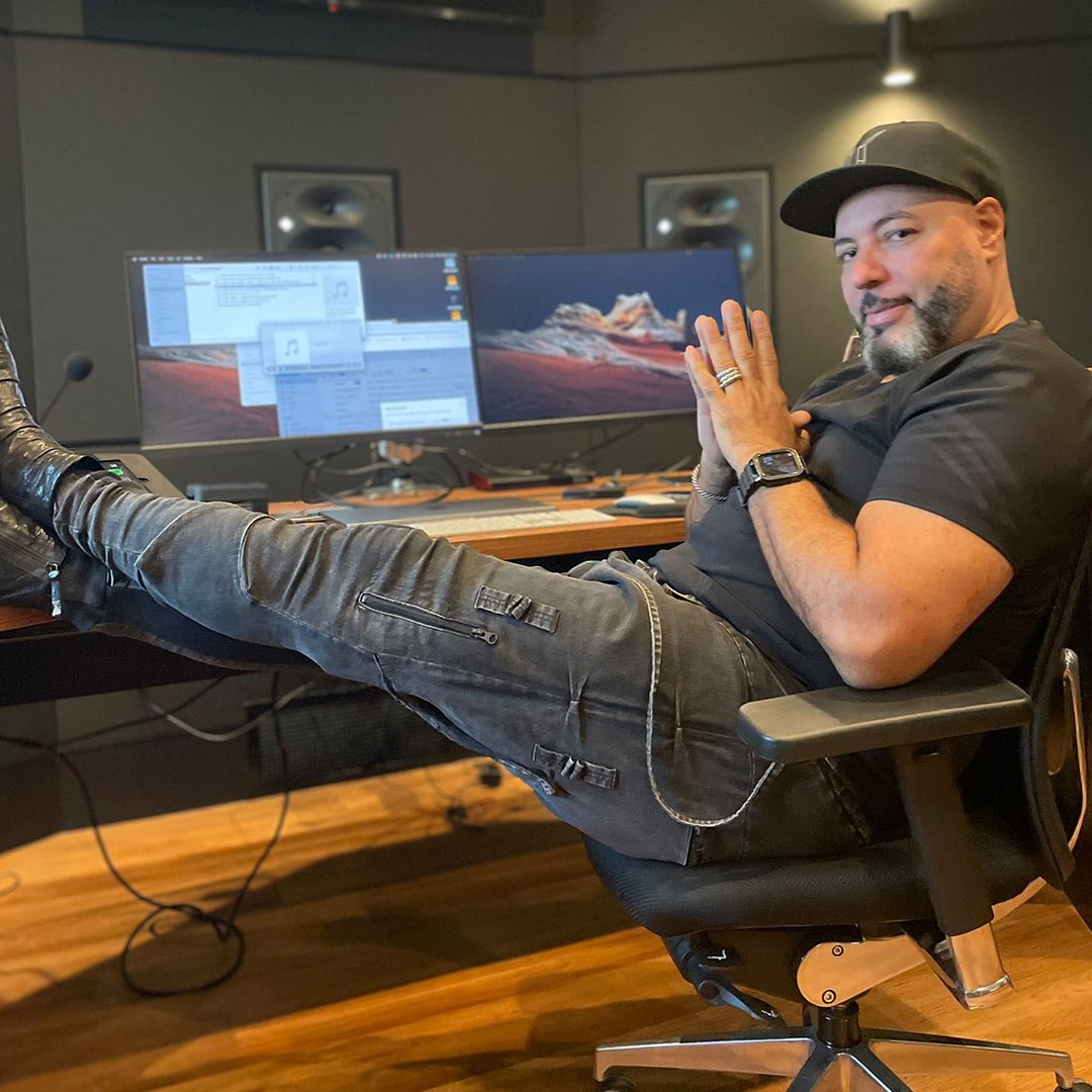 djrogersanchez's tweet photo. Studio days working on my new #Album 🎹 at @TileyardLondon…
Looking forward to sharing #NewMusic when it’s ready 😎
#RogerSanchez #TileyardStudios #London #AlbumMode #HouseMusic #MusicProducer https://t.co/JzuAaGLiAt