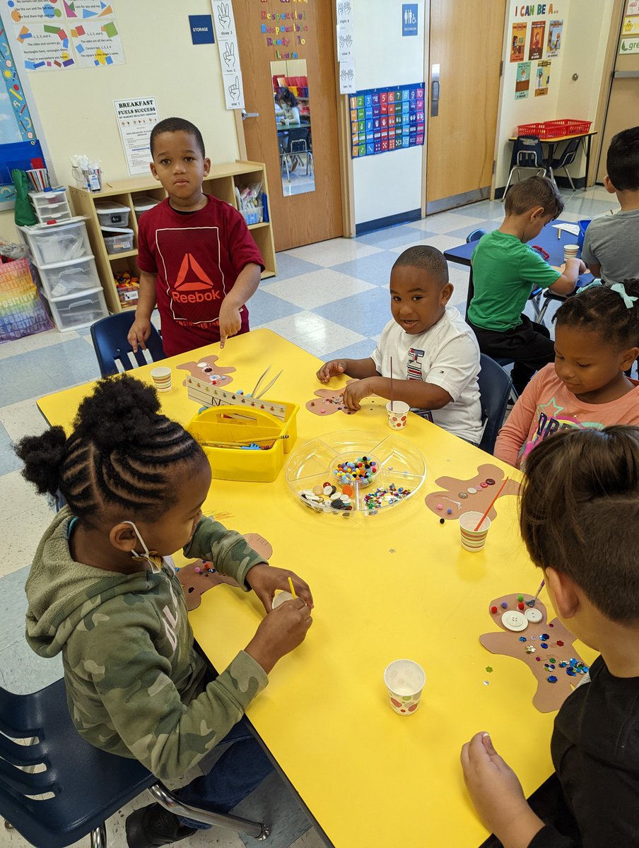 nontoxicjen's tweet photo. Run, run, run as fast as you can! 
Our kindergarteners are making gingerbread men! 
#johnnycakejoy https://t.co/3vltn30hwj