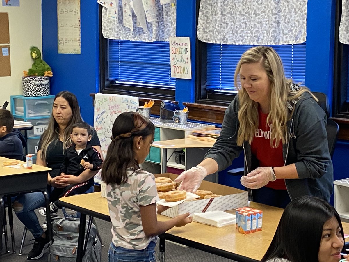 Morning community, relational circles, parents and donuts! What a great day at ⁦<a href="/HarryStreetElem/">Harry Street</a>⁩ Thank you to our parents, the volunteers from Fidelity Bank and the staff at HSE for investing in our ⁦<a href="/WichitaUSD259/">Wichita Public Schools</a>⁩ students.  #WPSPROUD ⁦<a href="/iirpgradschool/">International Institute for Restorative Practices</a>⁩
