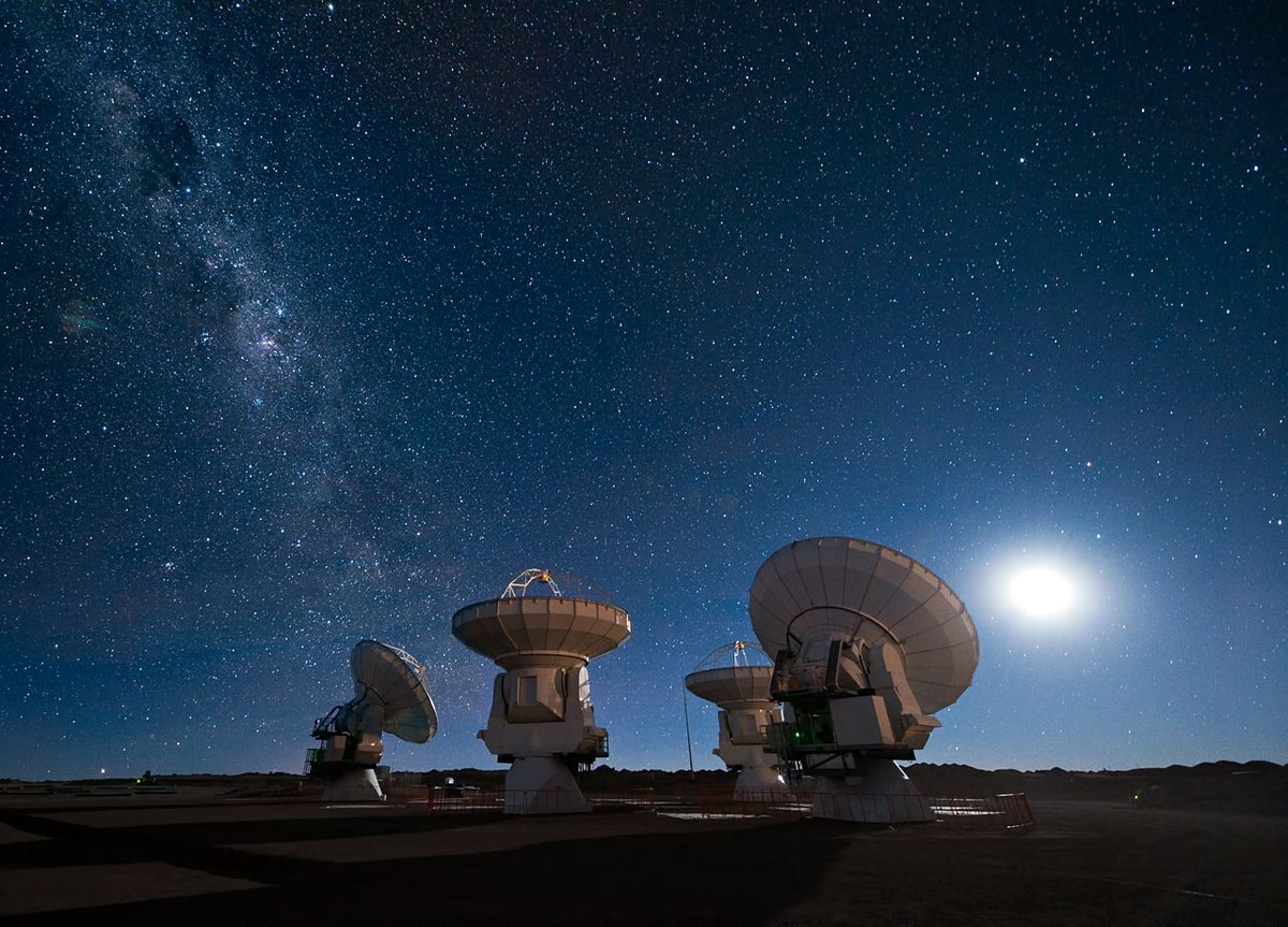 3/ Con una sensibilidad y eficiencia de matriz mejoradas, radiotelescopio @ALMAObs_esp nos permitirá detectar CO y otras moléculas en galaxias muy distantes y, por lo tanto, jóvenes.