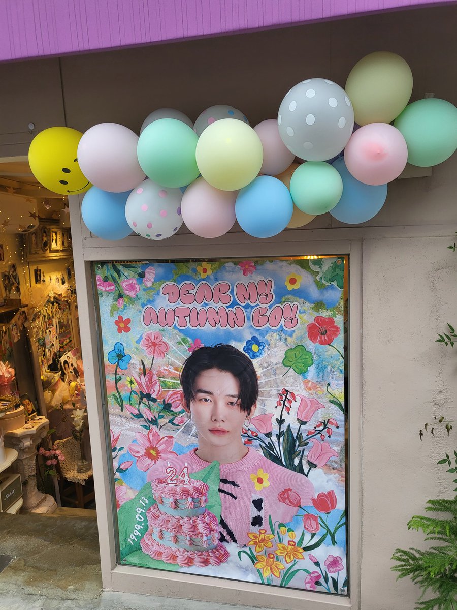 yawnzzny99's tweet photo. 📍Vivace75
들어가는길부터 이미 너무 화사하고 기분좋아지는.. 진짜 꾸며놓으신걸 보는데 
이게 사랑이지라는 말이 절로나오고..
사장님 재밌으시고 친절하시고
남자팬이 온건 처음이라고 후기 꼭 써달라고하셔서 이제라도 씁니다~
덕분에 너무 좋았어요♡
#꽃만같은너와나의시간 https://t.co/Xii1oR2yGx