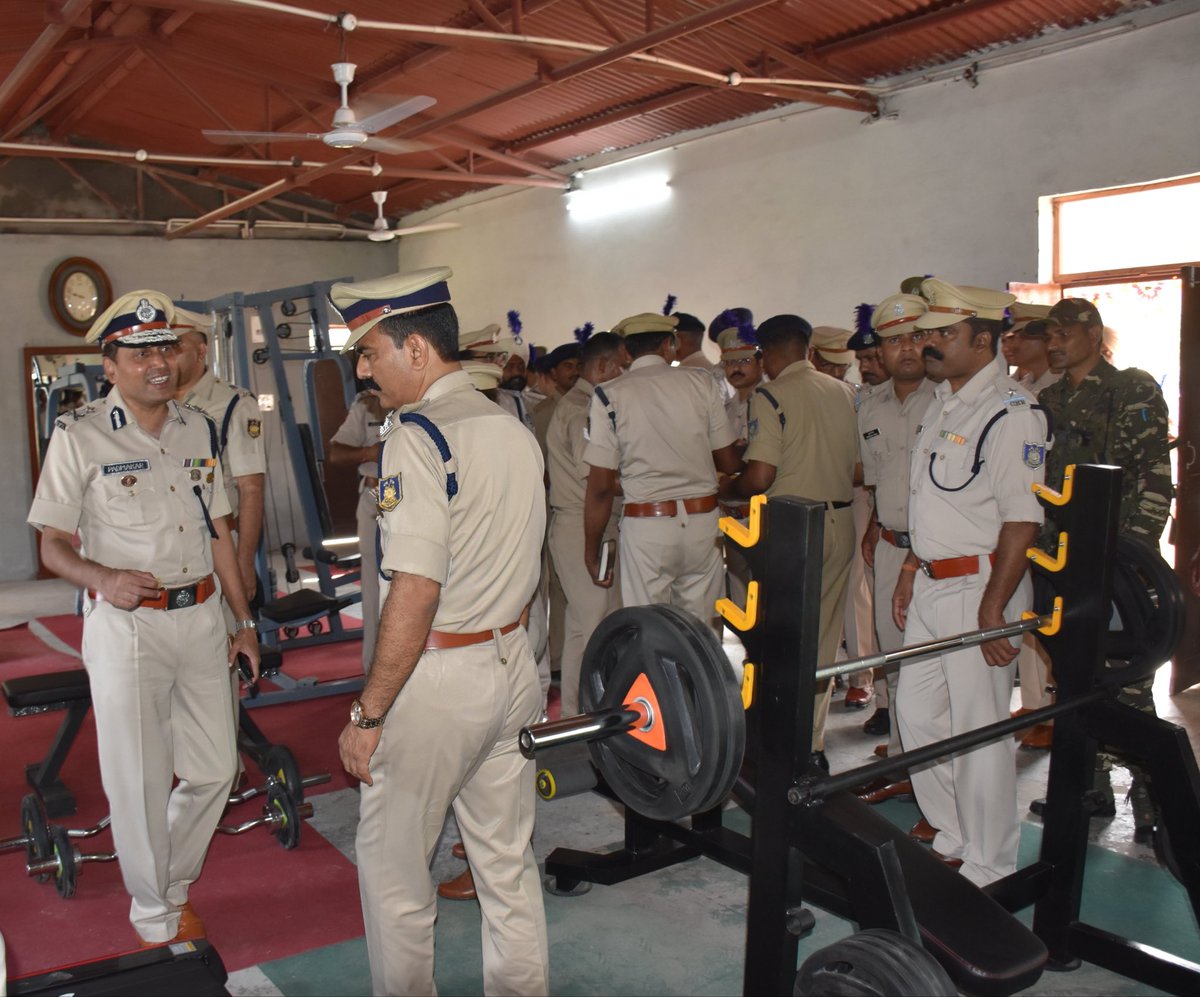 72Crpf's tweet photo. Today Sh P S Ranpise, IPS,IGP @jammusector inspected the #72Bn CRPF & interacted and motivated the troops of 72 Bn at Sunderbani & Rajouri,inaugurated the Gym hall for jawans @crpfindia @SunderbaniR https://t.co/AtuAMUFhRa