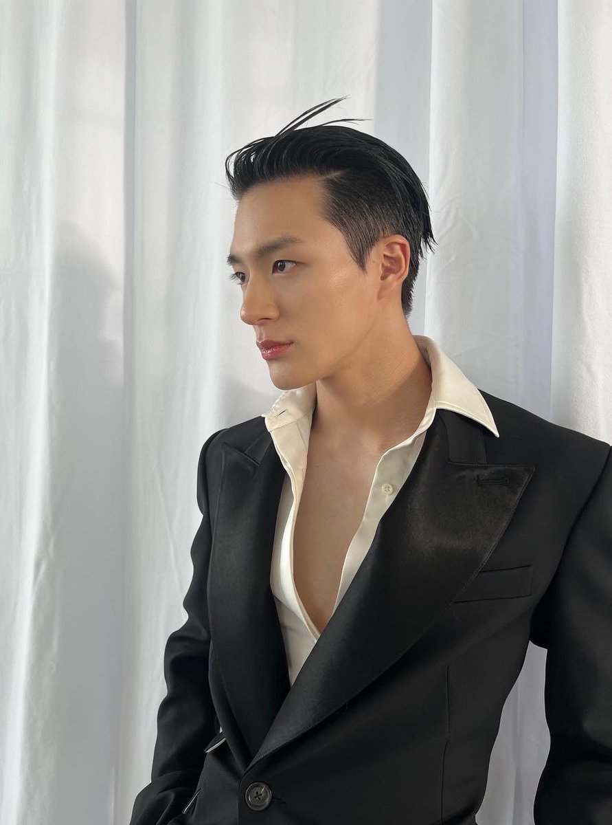 자몽♡̴♡ on Twitter "NCT 인스타 NYFW Peter Do 제노🖤"