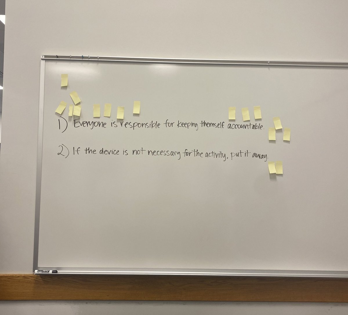 _lizdegroot's tweet photo. Brainstormed effective ways of how to minimize device usage in the classroom! 9/13/22 #EDUC200 #01FA22 https://t.co/cH2MtAGoFm