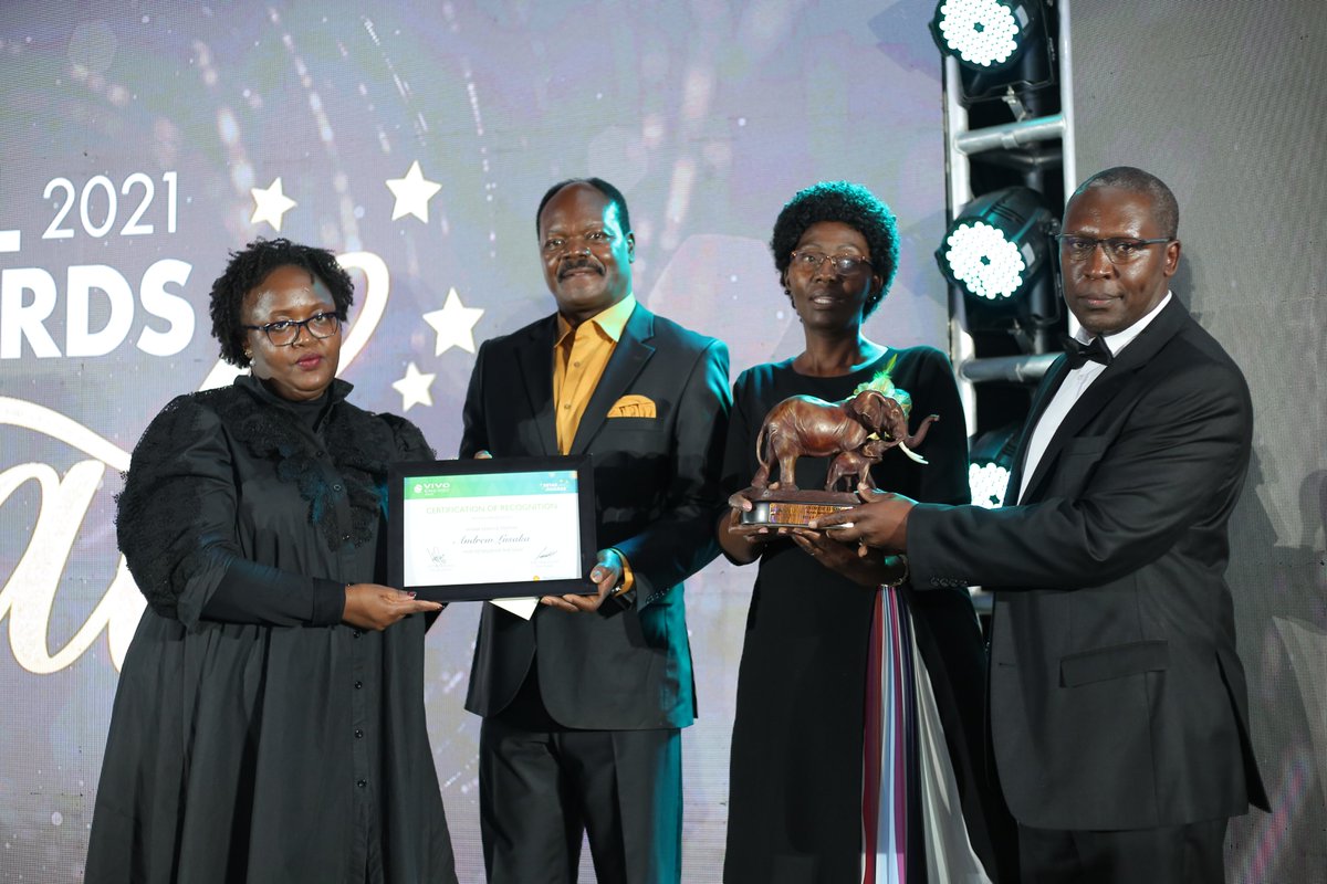 vivoenergykenya's tweet photo. @PaulBiego @AngelaMunyua @lynnwanjiruk @H3Thomas @mboyar4 @JoanneN1 @BernardNdong Congratulations to Mr. Andrew Lusaka of Shell Hyrax for being feted as the HSSE Retailer of the year 2021. Shell Hyrax has demonstrated outstanding adherence to the Vivo Energy safety culture. #PeopleMakeTheDifferenceReal. https://t.co/KE550nrHLt