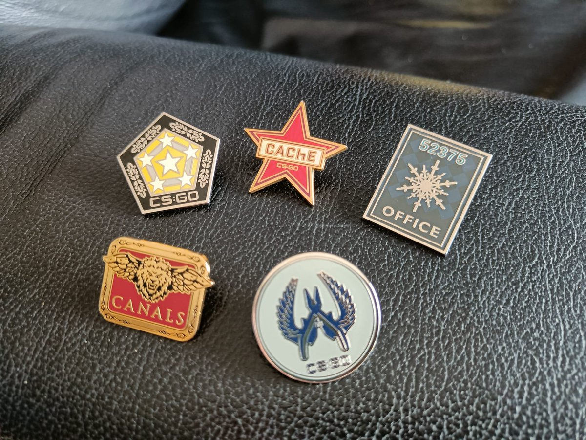 Finally I got some official CS:GO pins to add to my ever growing pin collection!! 

Thanks <a href="/KythFPS/">Lewis</a>! 😍

#pins #pincollector #csgo
